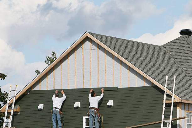 Professional Vinyl Siding technician working in Bethel, OH